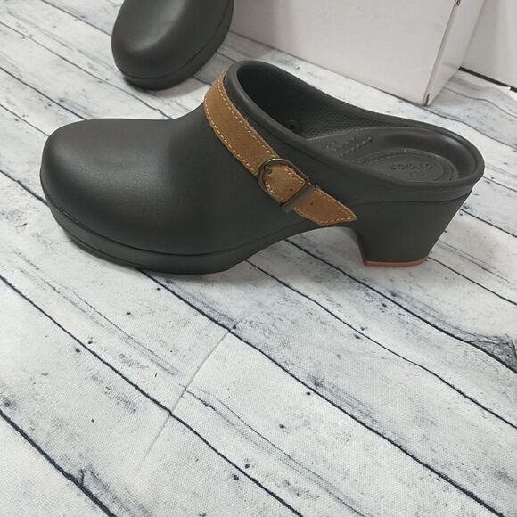 CROCS Sarah Belted Clogs 203631 Womens SZ8 Brown Leather Strap - Picture 10 of 12